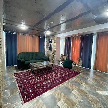 Local Hotel Tashkent Esterno foto