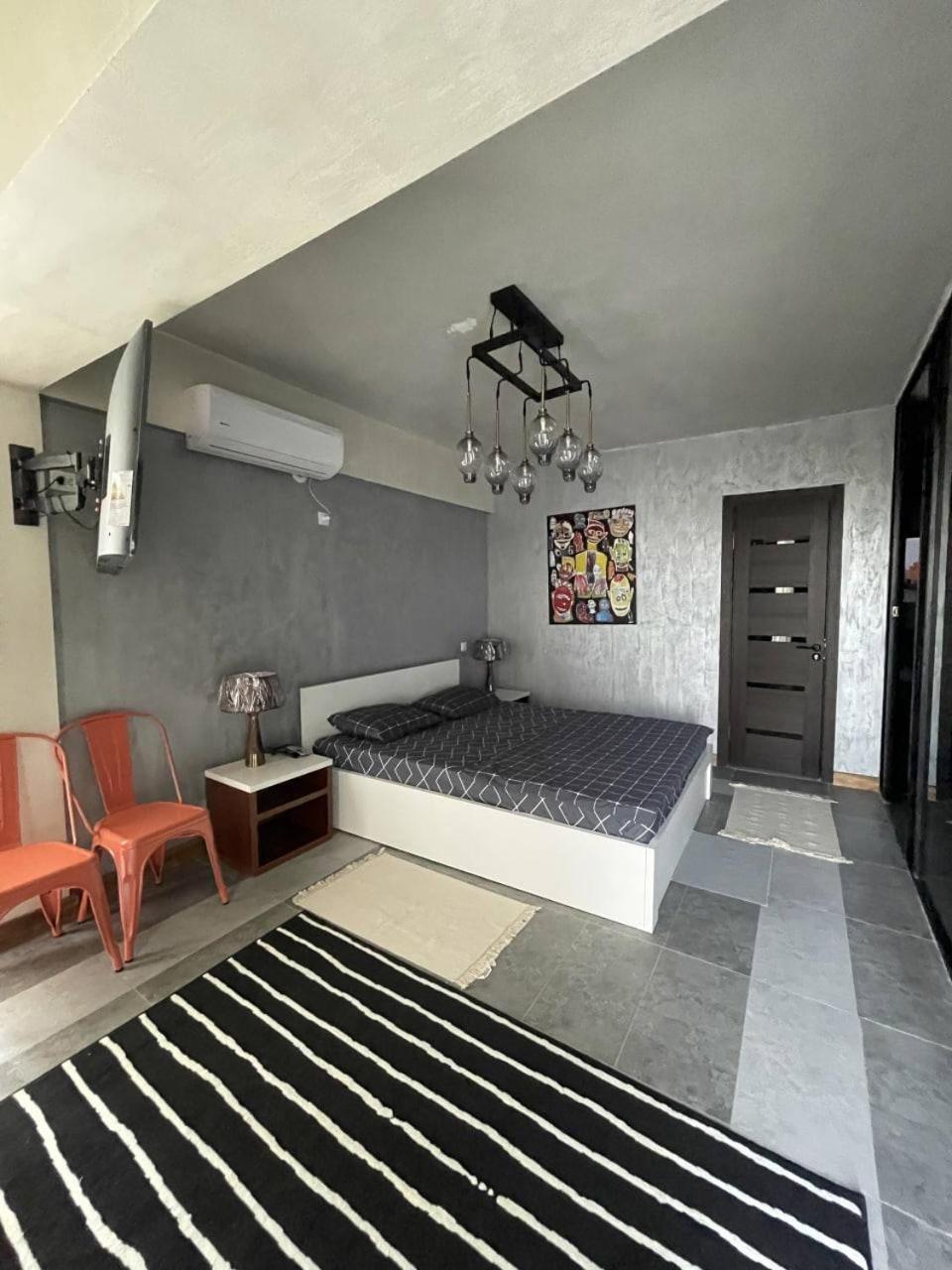 Local Hotel Tashkent Esterno foto