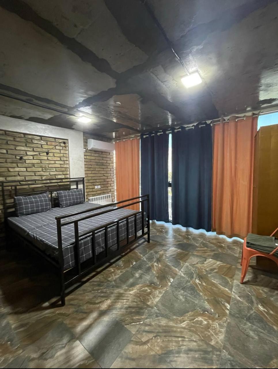 Local Hotel Tashkent Esterno foto