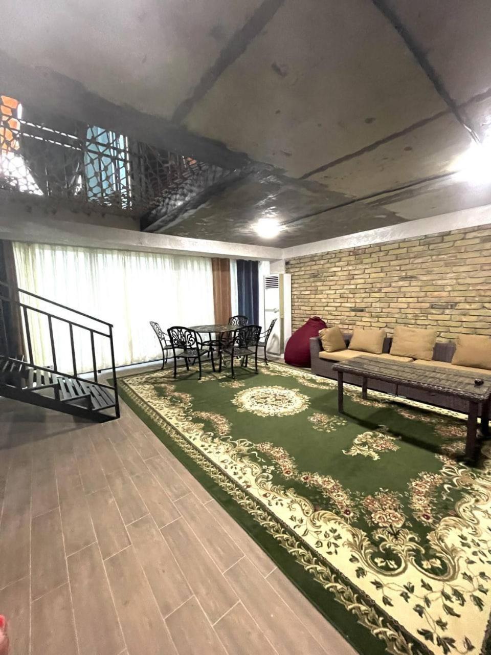 Local Hotel Tashkent Esterno foto