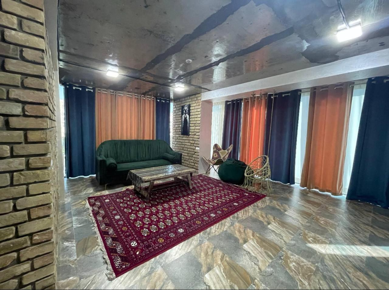 Local Hotel Tashkent Esterno foto